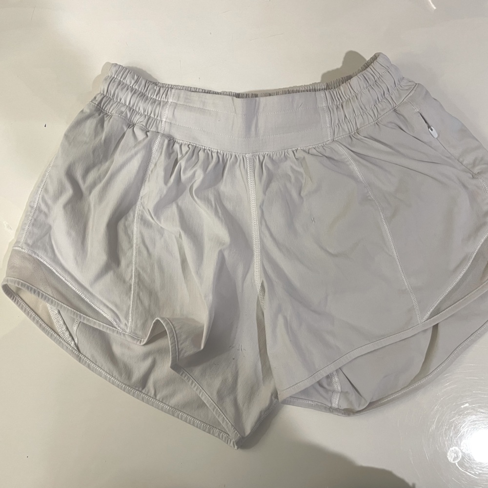 WHITE LULULEMON SHORTS XS